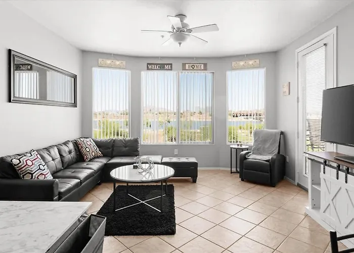 Dom wakacyjny Lakefront Serenity
